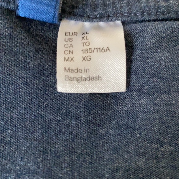 Navy v-neck XL - Picture 2 of 3